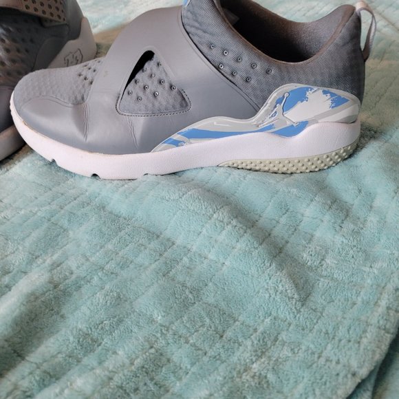 JORDAN BRAND MENS SNEAKERS IN NORTH CAROLINA TARHEELS COLORS - Picture 5 of 7